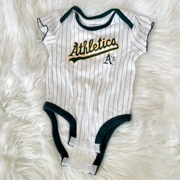 Oakland A’s / Athletics Set of 2 Baby Onesies Creepers Bodysuits Merch Size 12M - Picture 2 of 11